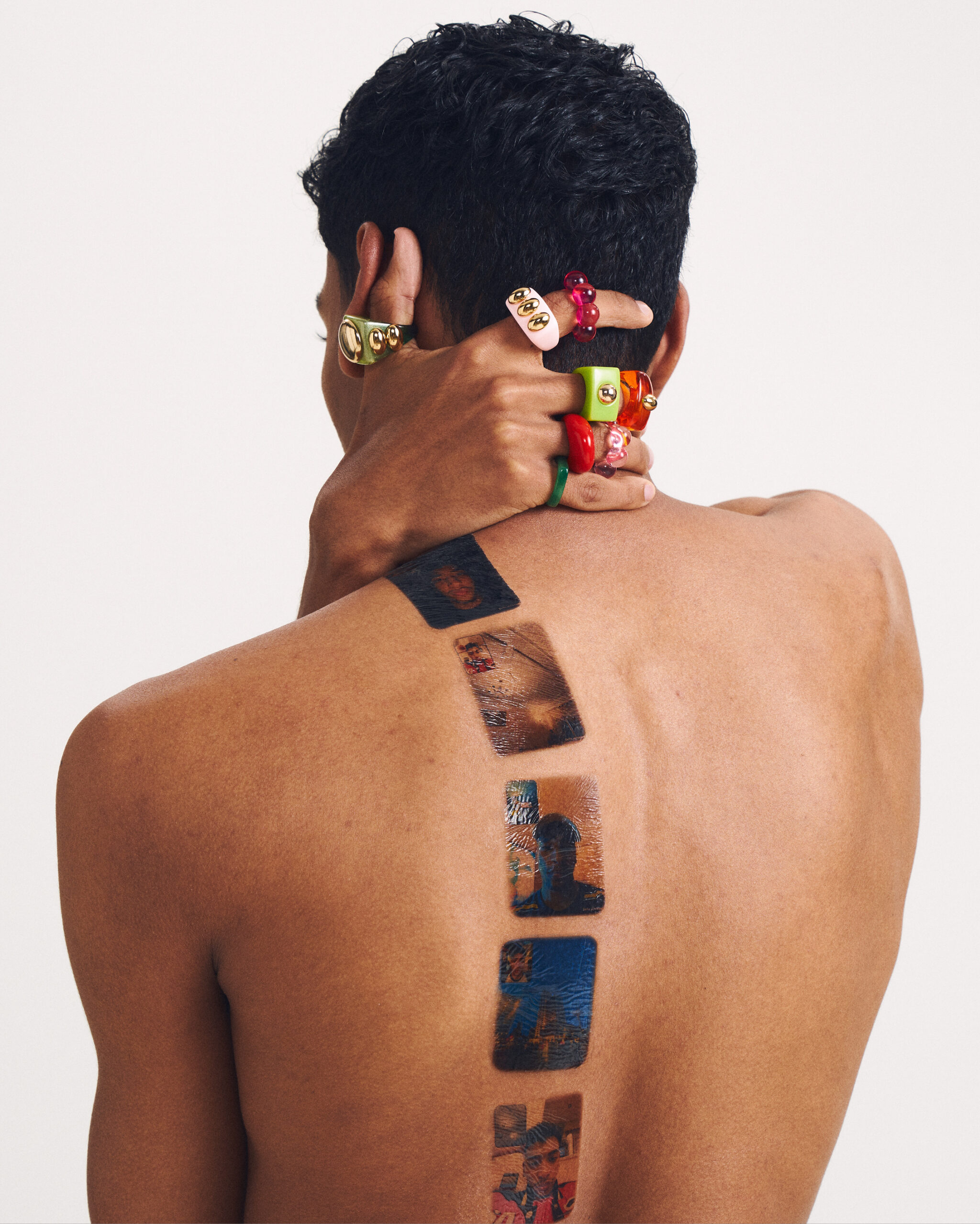 ParadoxicalRealities_InstaLayout_LOOK_01