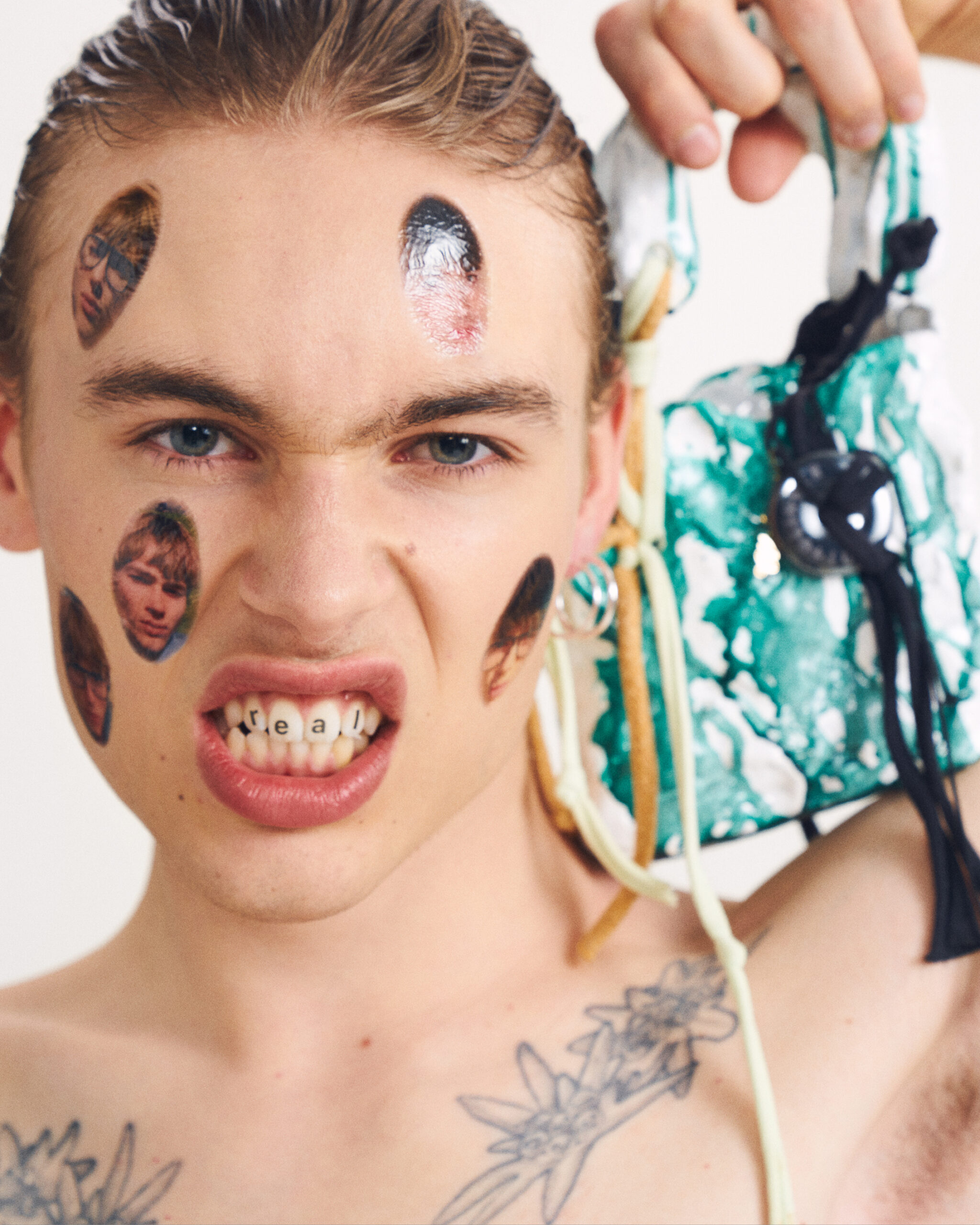 ParadoxicalRealities_InstaLayout_LOOK_04